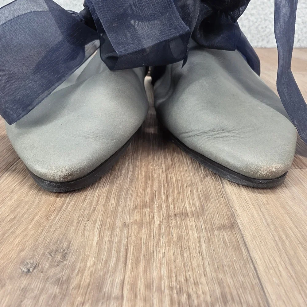 SULU Women's 38 Gray Leather Pointed‎ Toe Flats with Navy Ribbon Slip On Slides